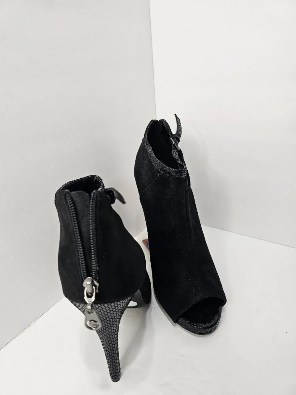 Black suede / 4 inch heel / Size 9 - Stelatos